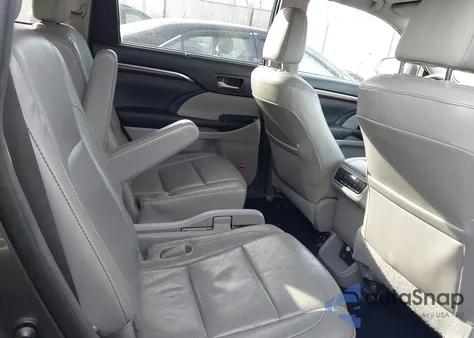 2015 Toyota Highlander Limited V6 z USA, uszkodzony, nr VIN 5TDDKRFH5FS197279